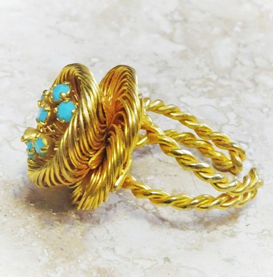 Vintage flower ring, turquoise color cabachons, high setting and adjustable