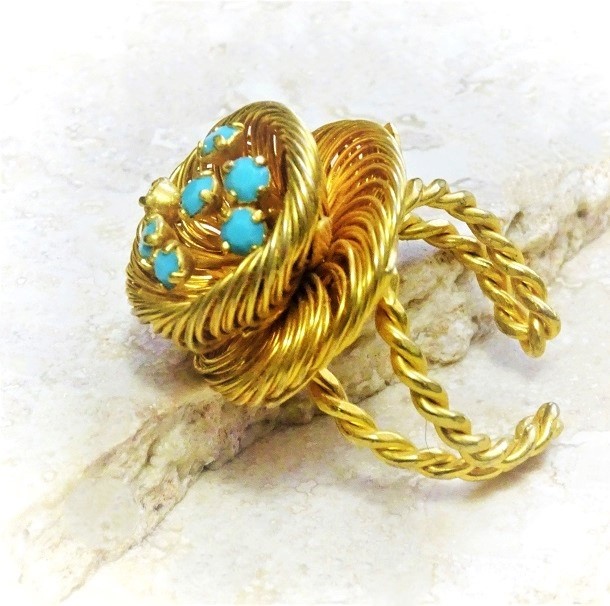 Vintage flower ring, turquoise color cabachons, high setting and adjustable
