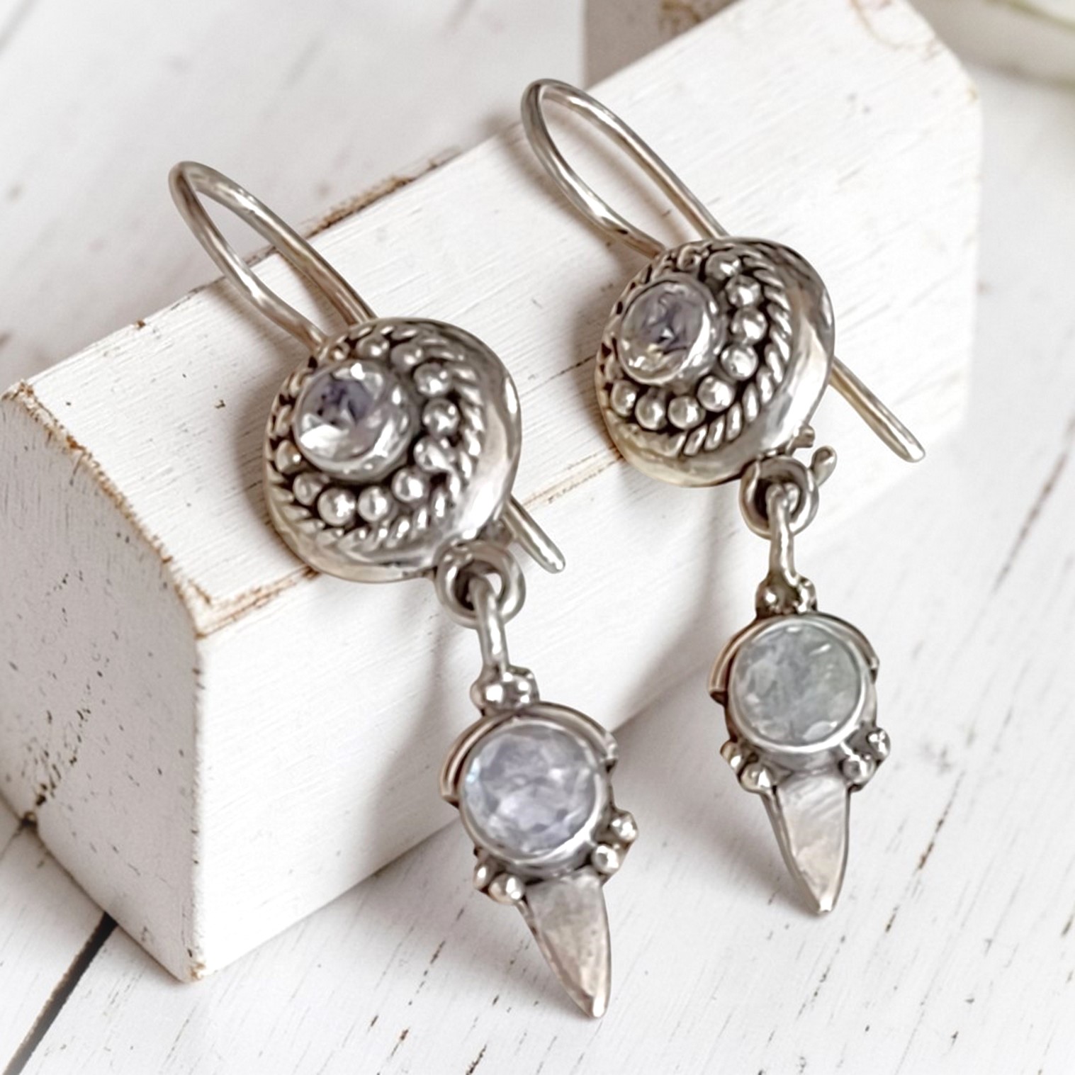 Moonstone earrings, with 925 sterling silver setting,
