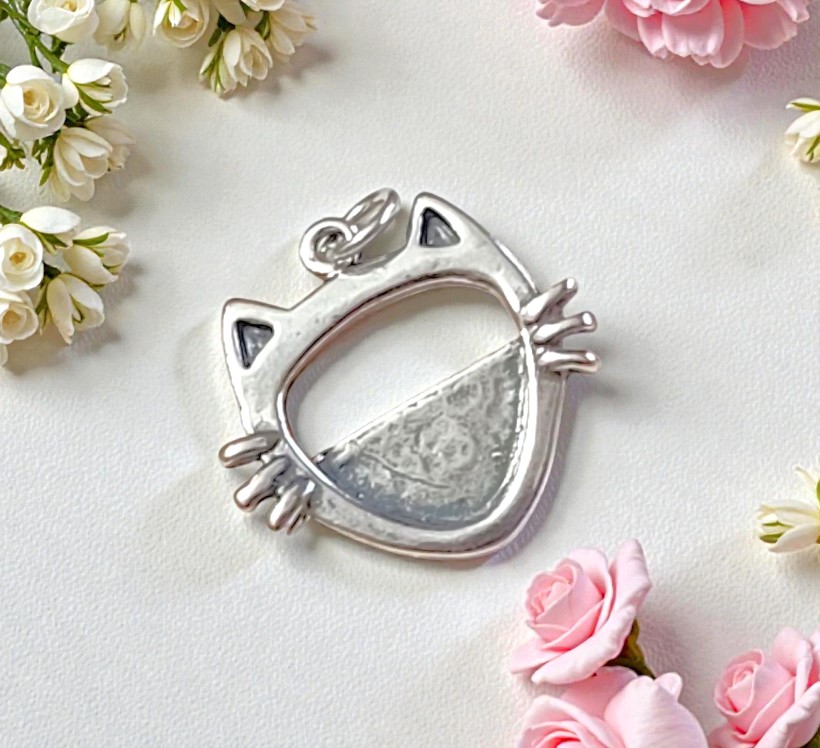 Cat photo charm for bracelet, set in 925 sterling silvere