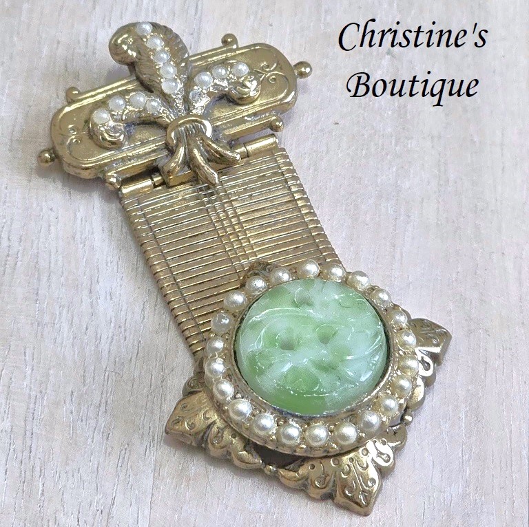 Vintage carved jade pin, vintage pin with pearl accents, signed Karu Kaufman Fifth Avenue - Click Image to Close