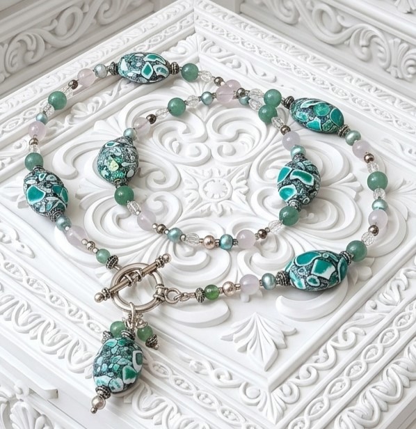Jade gemstone lariat necklace with pearls and crystals