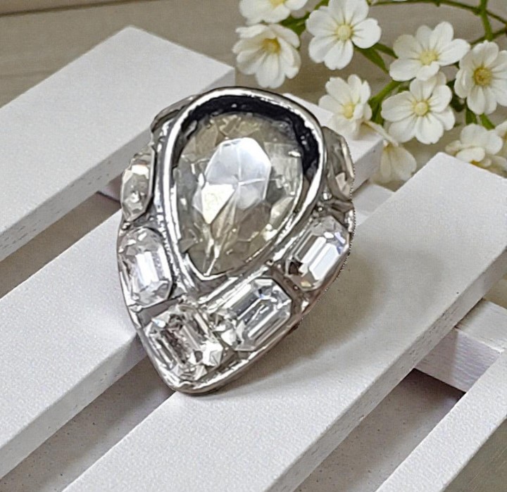 Teardrop vintage pin, rhinestones