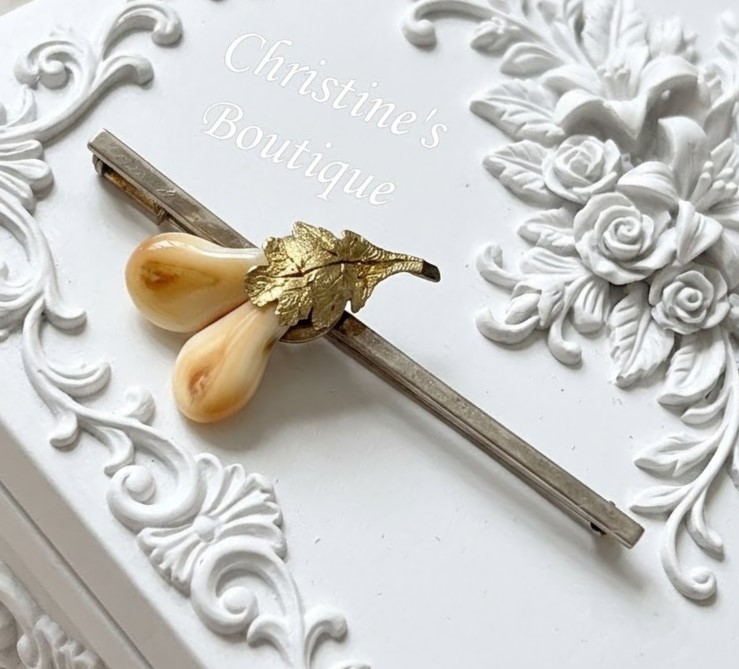 8 kt gold vintage stick pin, signed d MC 333