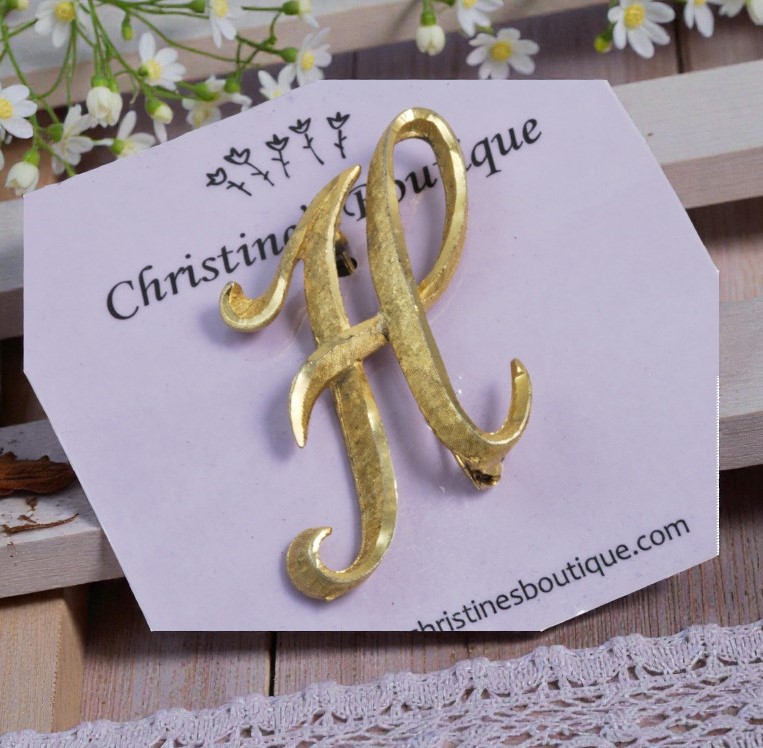 Initial pin signed designer, Nameselle "H" vintage pin Initial pin signed designer, Nameselle "H" vintage pin