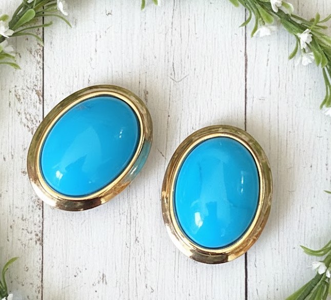 Turquoise cabachon earrings, vintage clip ons