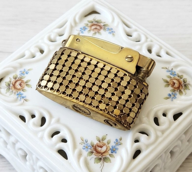 Vintage Pereline Goldtone Lighter