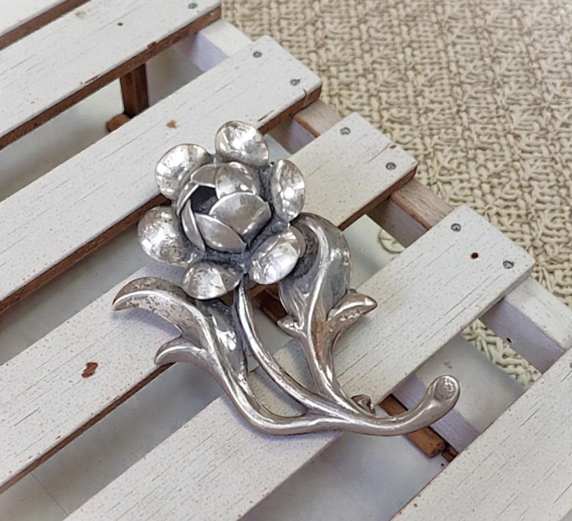 Beaucraft signed pin, rose and stem design, signed sterling