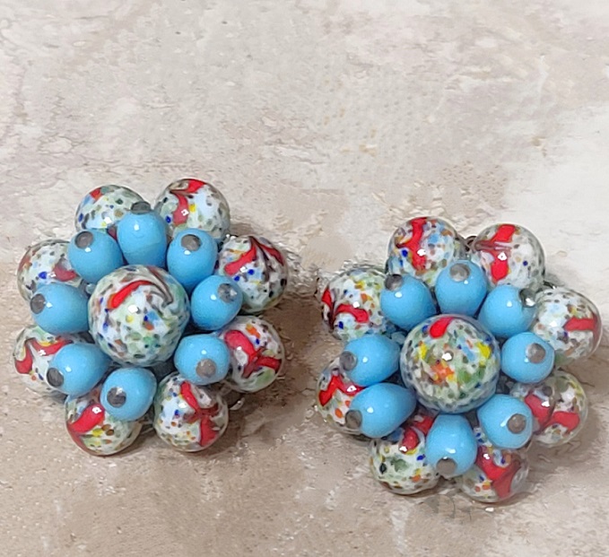 Confetti beaded earrings, vintage, clip ons, turquoise with speckled confetti beads