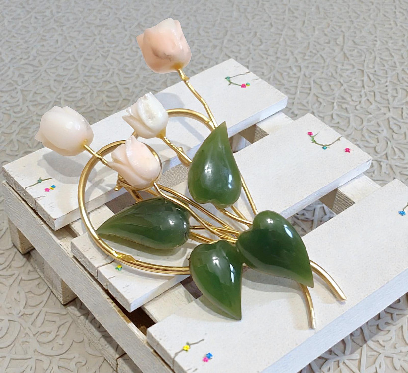 Gemstone pin, with green jade and coral, tulip boutquet pin Gemstone pin, with green jade and coral, tulip boutquet pin