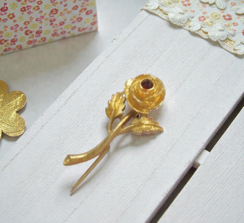 Petite Red Rhinstone Rose Hat or Stick Pin