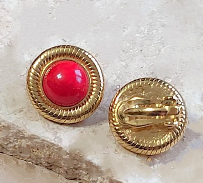 Red button earrings, vintage, clip on earrings