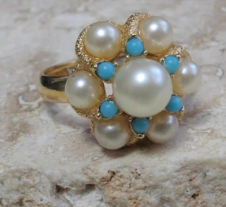 Vintage Goldtone Ring with Pearls and Turquoise Stones Size 7