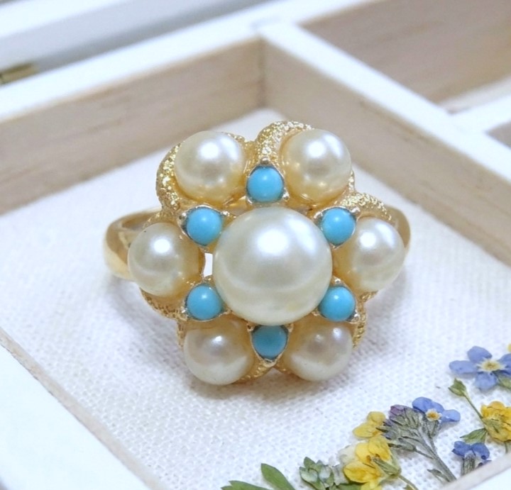 Vintage Costume Ring with Turquoise and Pearl Cabachons size 7