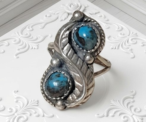 Vintage turquoise and sterling silver ring, southwestern style, size 7