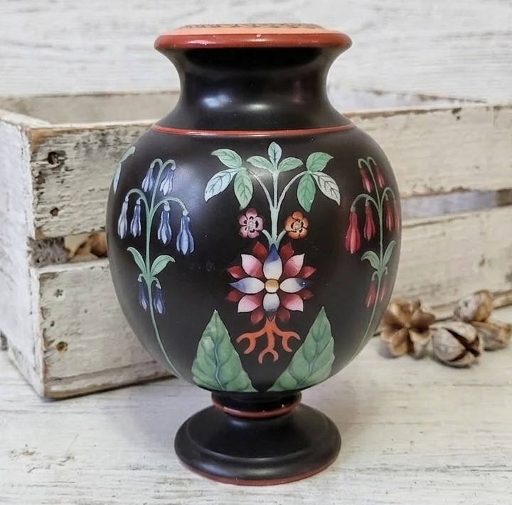 Inlaid Floral Design Black Porcelian Vase