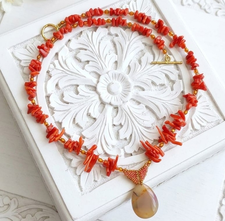 Handcrafted Spine Red Coral with Drop Stone Pendant Lariat