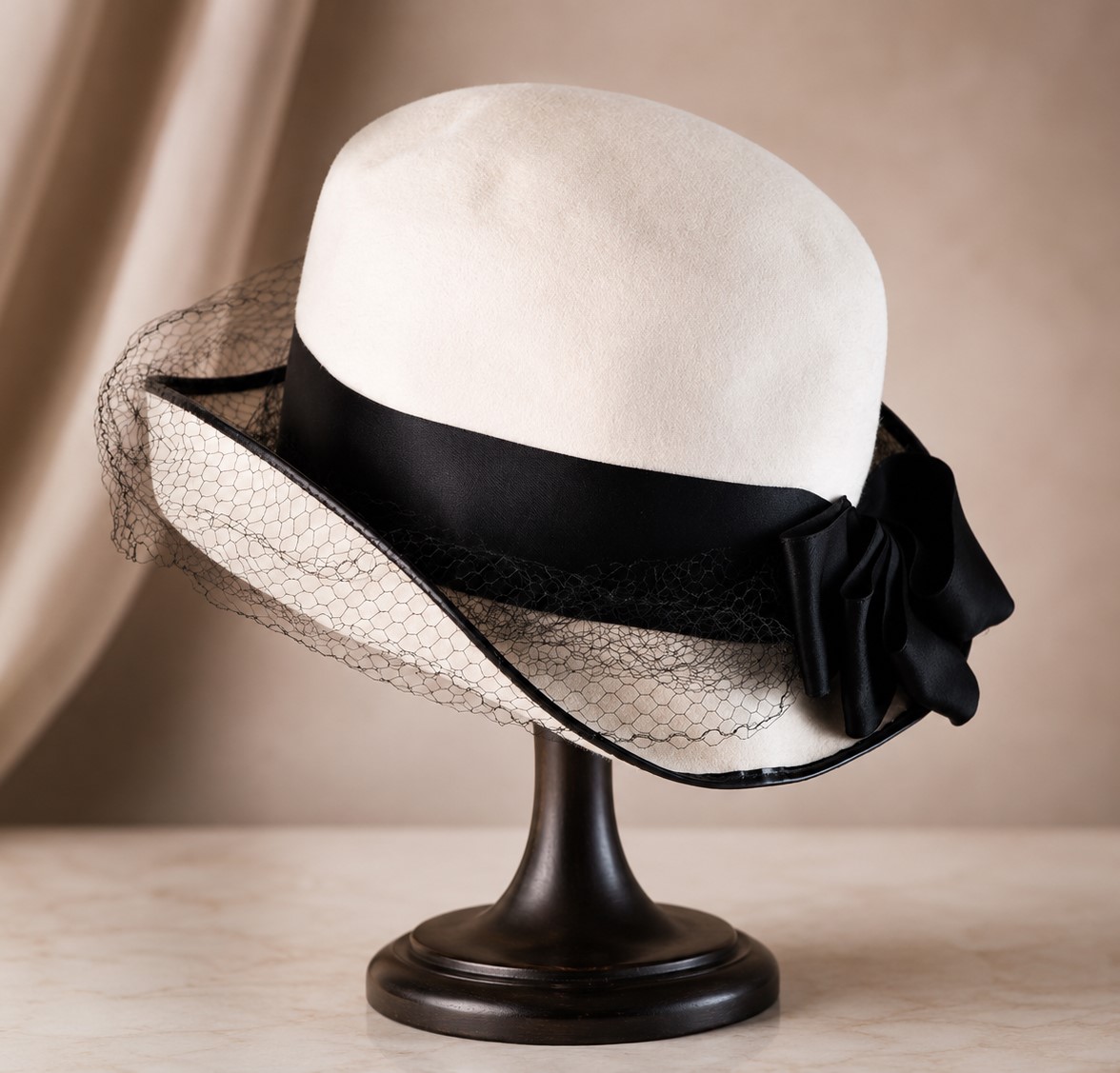Vintage Felt Hat with contrast Black Mourning Veil