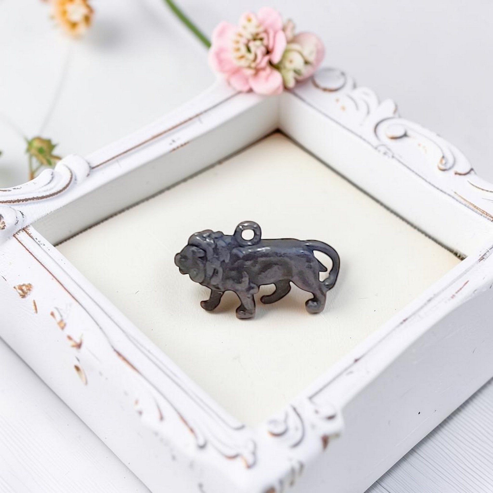 Pewter lion charm, vintage charm with 3D form Pewter lion charm, vintage charm with 3D form