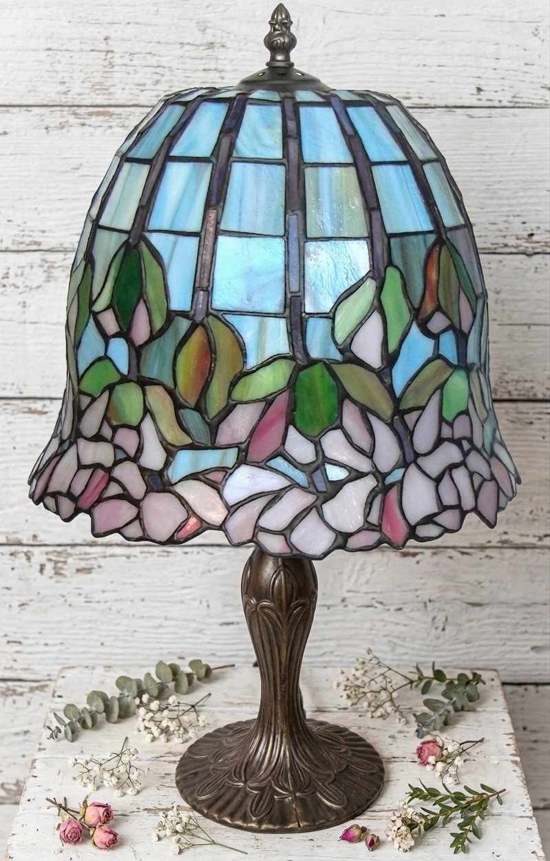 Stained Glass Tulip Shape Lamp Stained Glass Tulip Shape Lamp