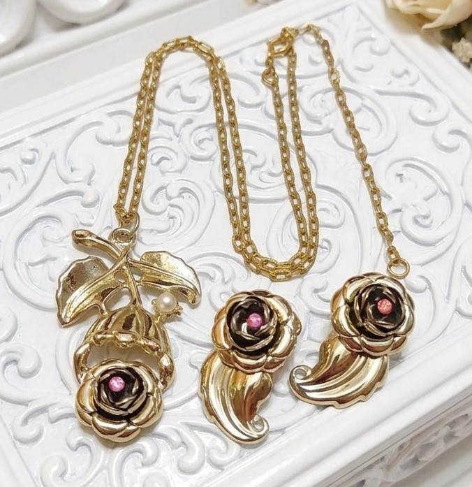 Vintage rose necklace and clip on earrings, rose design with pink rhinestones