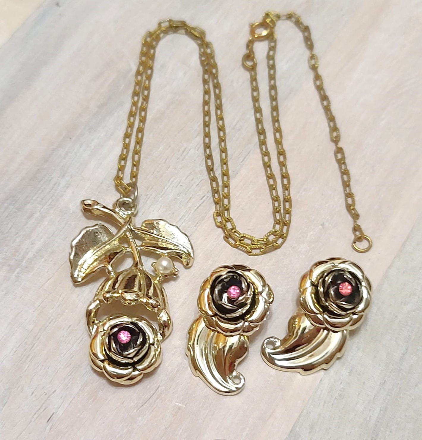 Vintage rose necklace and clip on earrings, rose design with pink rhinestones