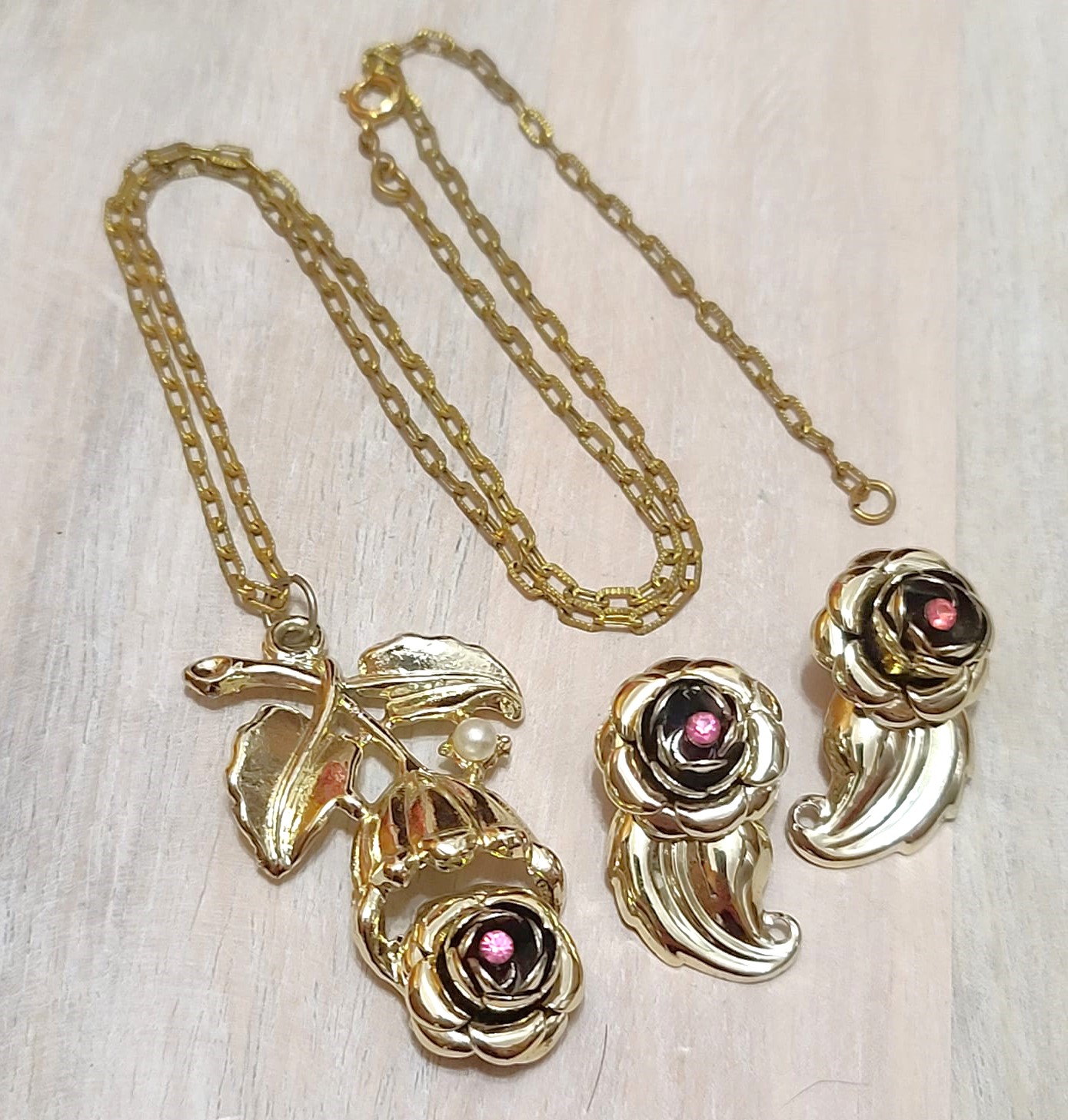 Vintage rose necklace and clip on earrings, rose design with pink rhinestones