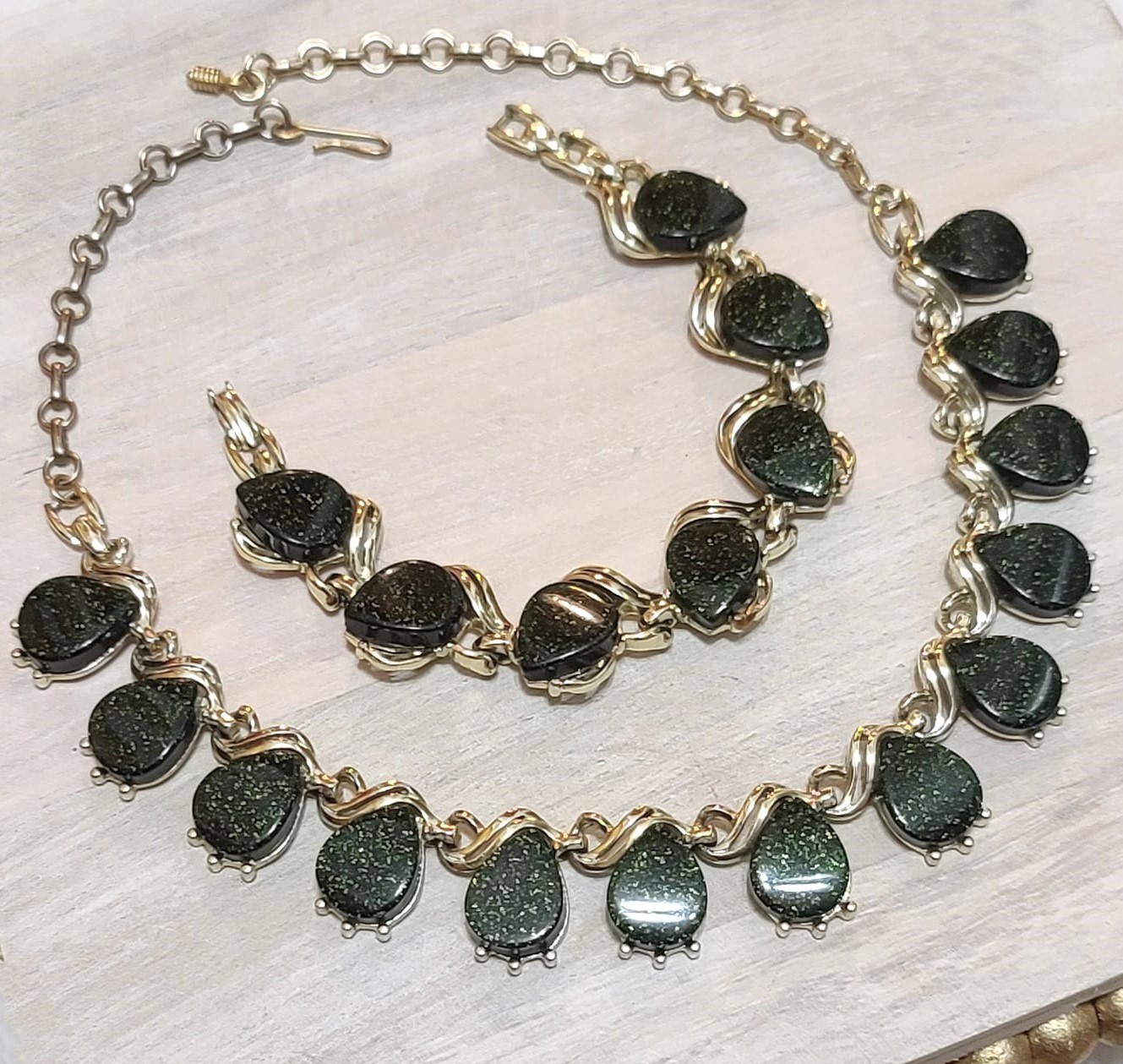 Thermoset Dark Green Speckle Necklace & Bracelet Set