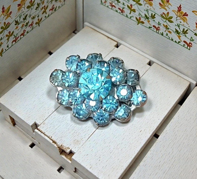 Vintage scatter pin, teal blue rhinestones