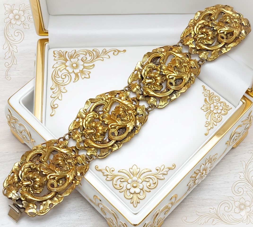 Vintage Repousse Bracelet in Goldtone