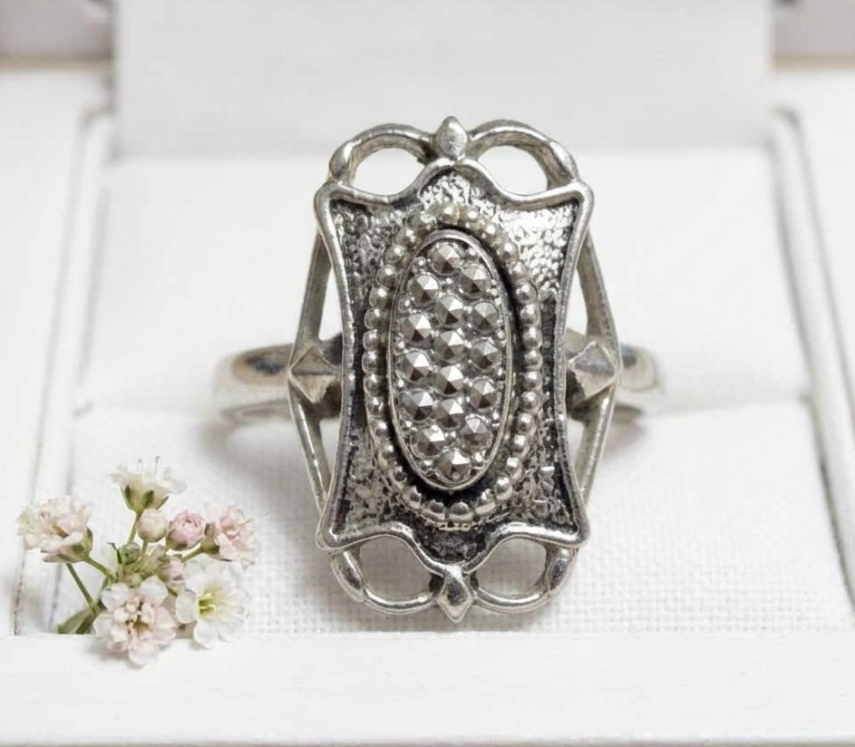 Sarah Coventry Vintage Odyssey Ring