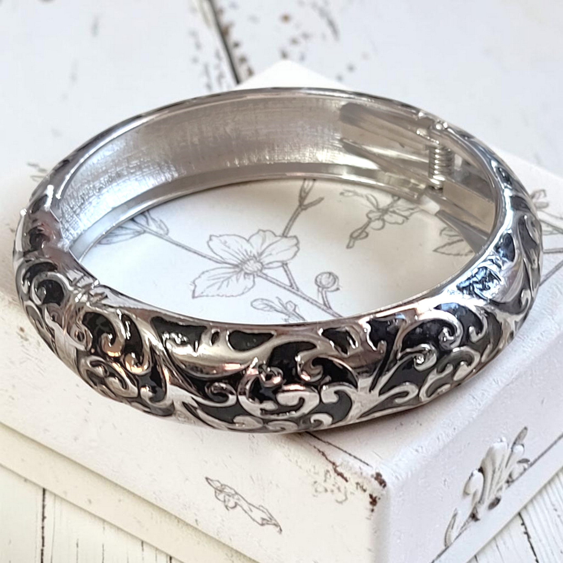 Enamel black and silver bracelet with paisley design