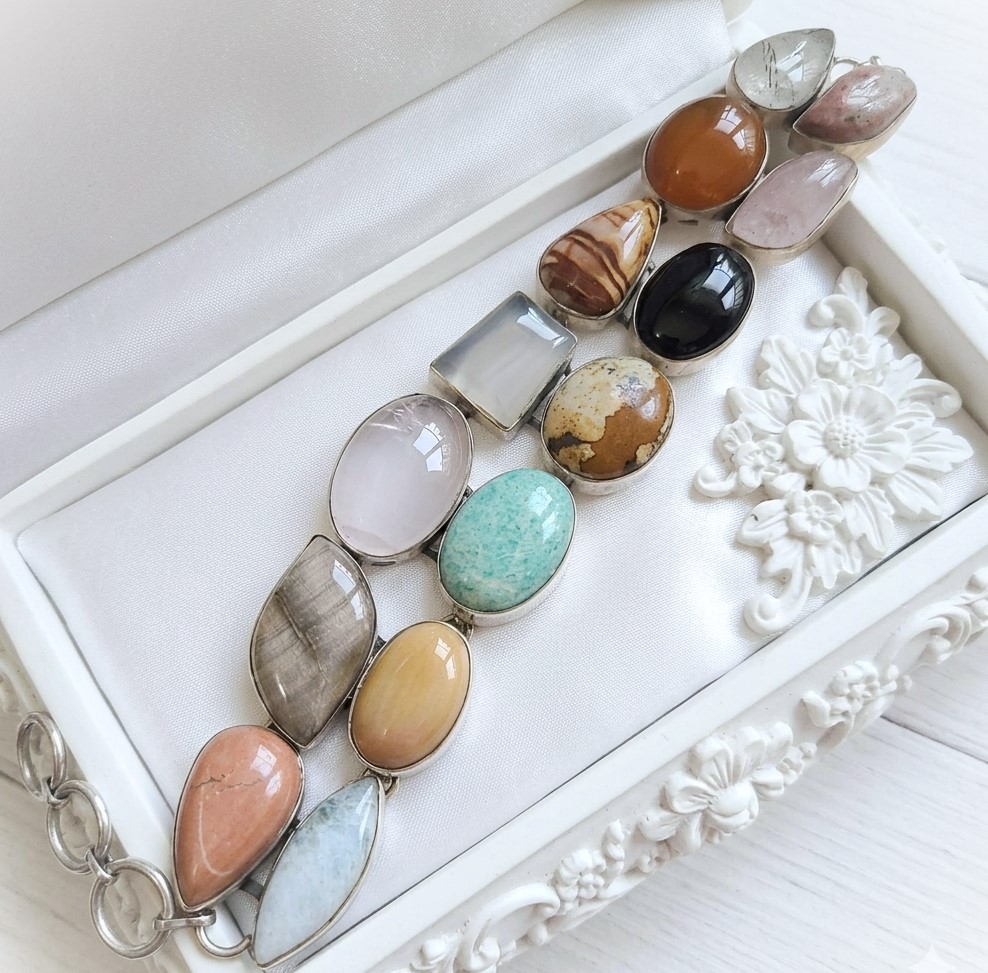 Gemstone Bracelet set in 925 Sterling Silver