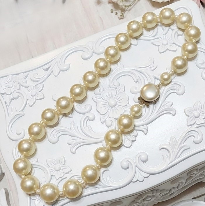 Large Pearl Bead Necklae with Pearl Button Clasp