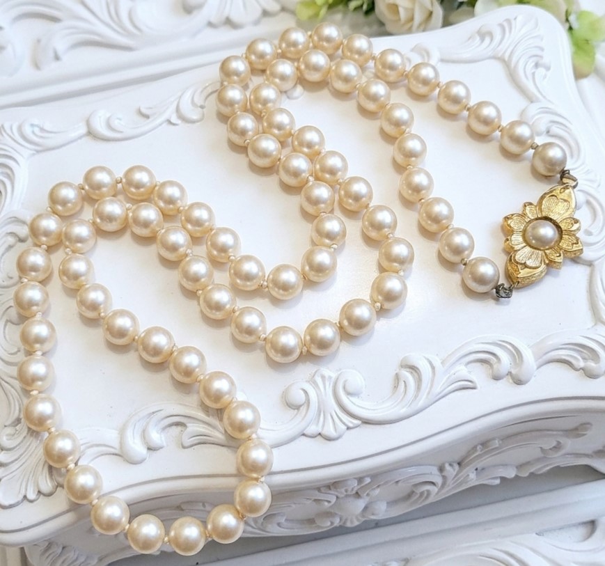 Pearl Vintage Necklace 30" w/Pearl Center Clasp
