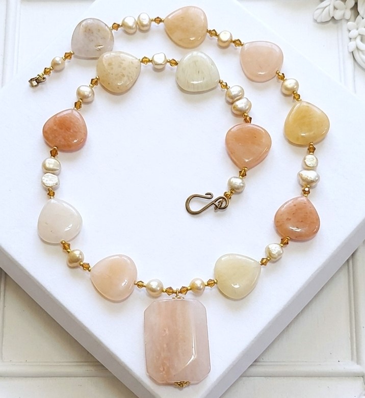 Jade gemstone neckace, peach jade, crystals and pearls