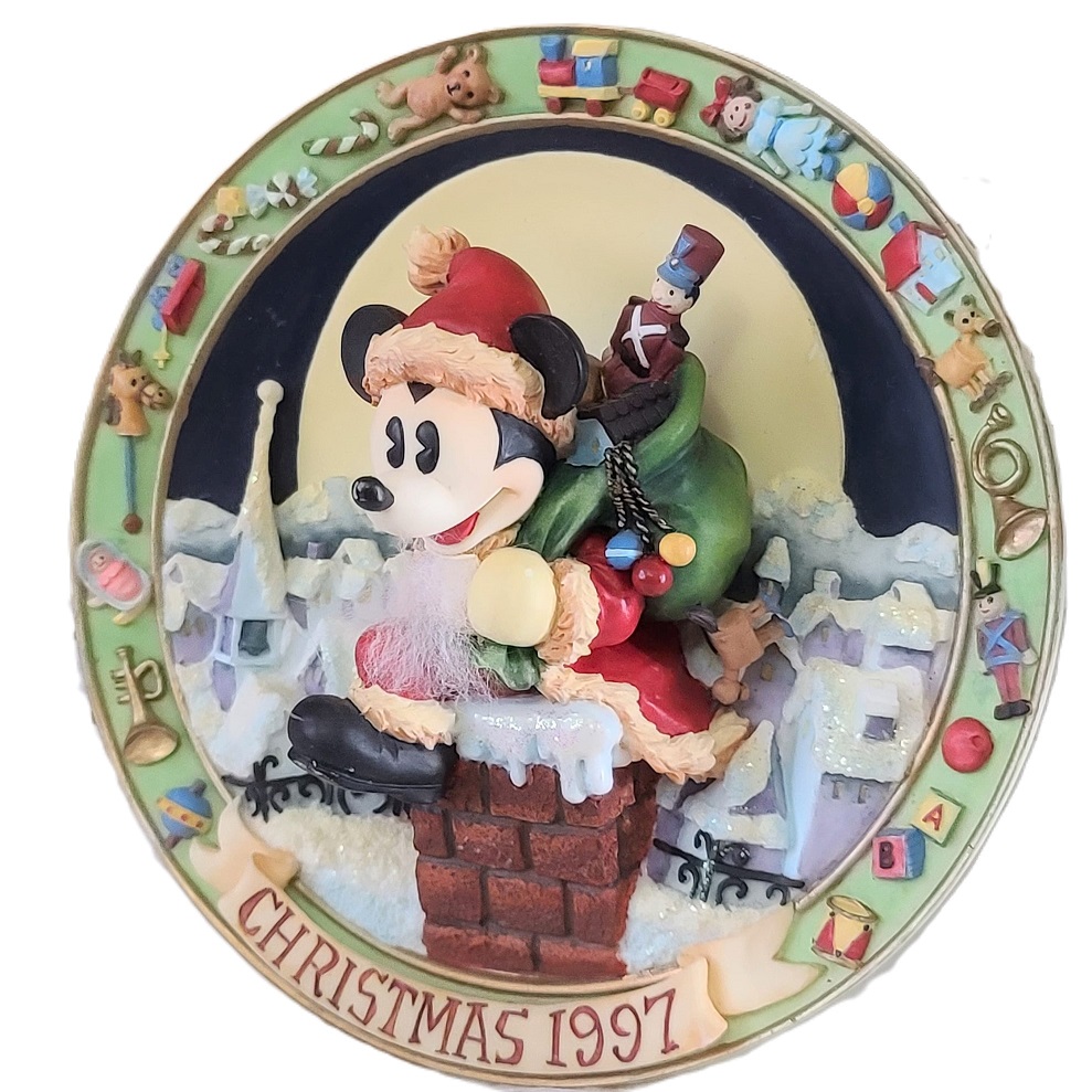 Disney Mickey Mouse 3-D Christmas 1997 Plate Santa Mickey - Click Image to Close