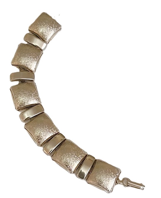 Vintage Gold tone Link Bracelet, Patterned Puffy Square Links - Click Image to Close