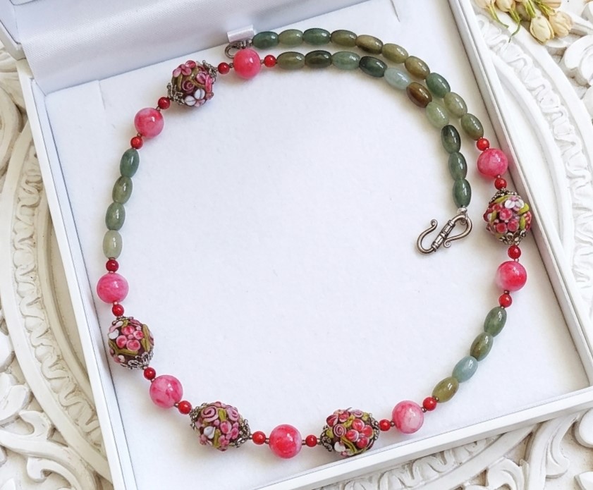 Green Agate and Cherry Quartz Lampwork Flower Garden Necklace