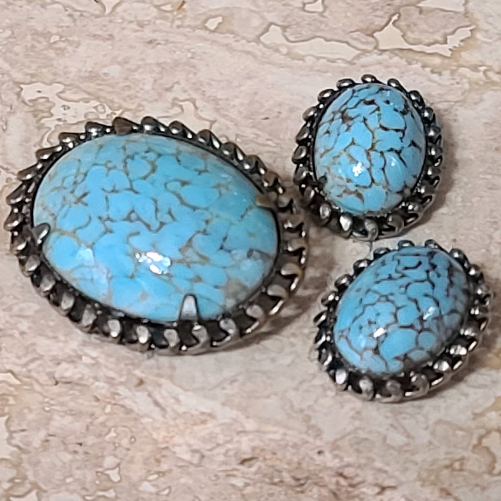 Robins egg glass turquoise pin and matched earrings clip on