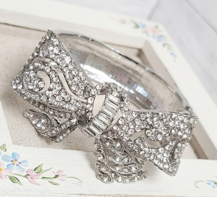 Bow Shaped Rhinestone Bracelet