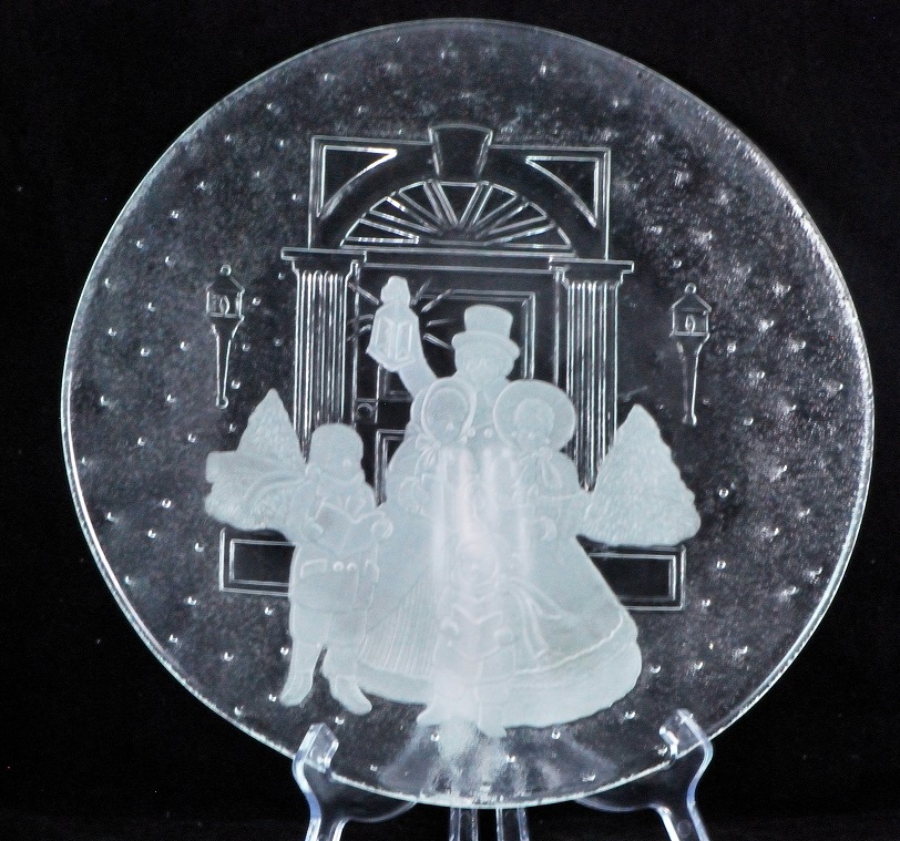 Frosted Glass Christmas Carolers Decorative 13" Plate
