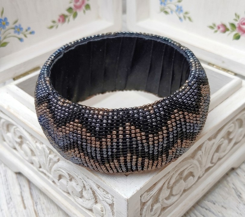 Chevron Design Seed Bead Bangle Bracelet