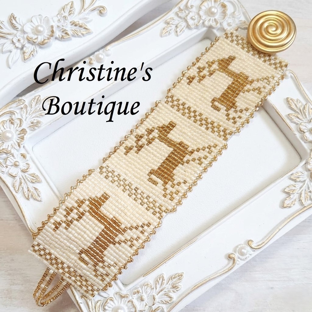 Reindeer motitf bracelet, handcrafted, miyuki glass, swirl butto