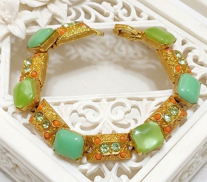 Green and Orange Cabachon Link Style Bracelet Signed ART Green and Orange Cabachon Link Style Bracelet Signed ART