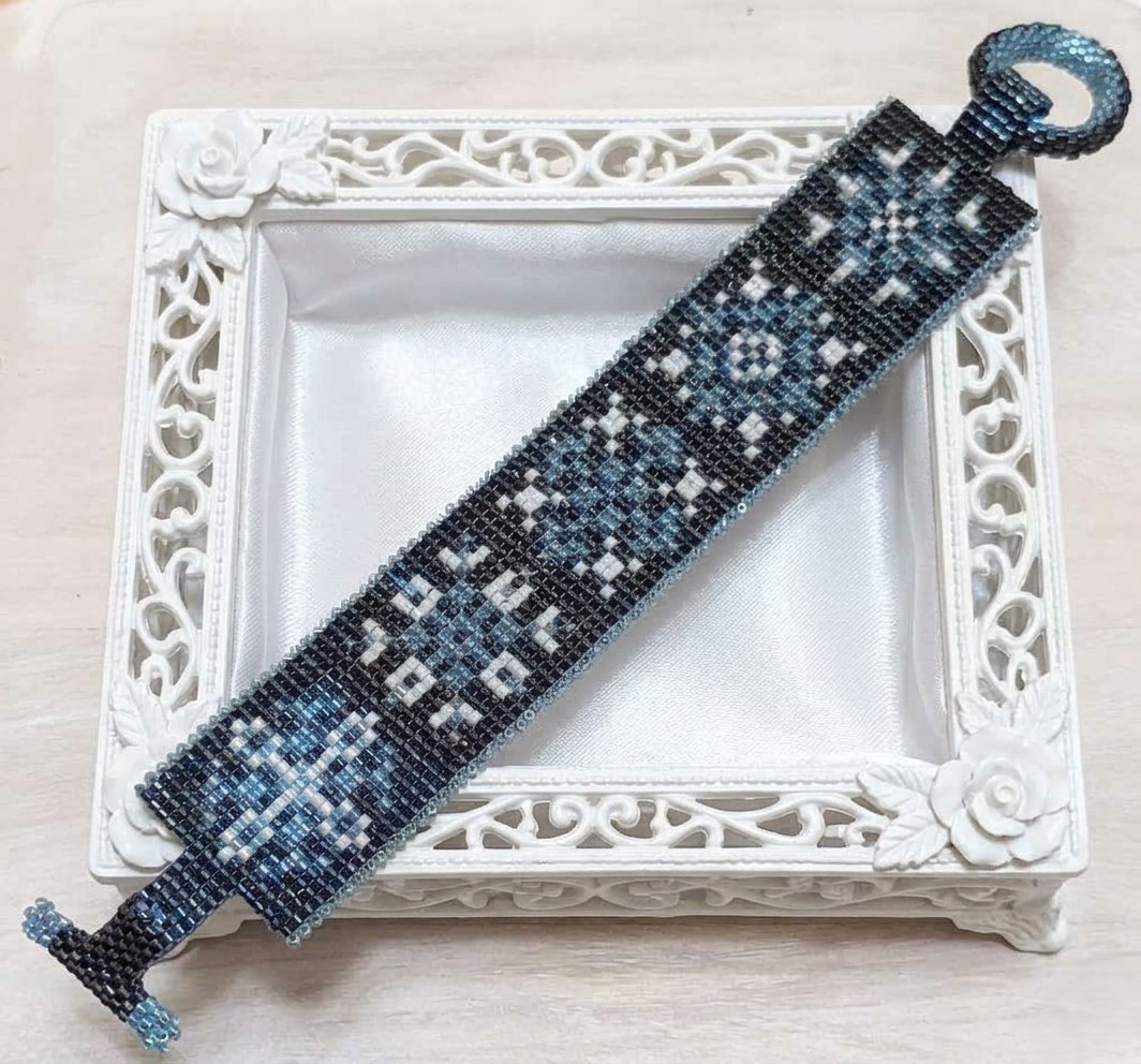 Miyuki Glass Bracelet with Blue and White Snowflake Pattern
