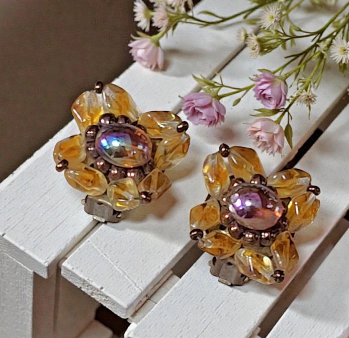 Yellow Carnival Glass Bead Earrings Yellow Carnival Glass Bead Earrings