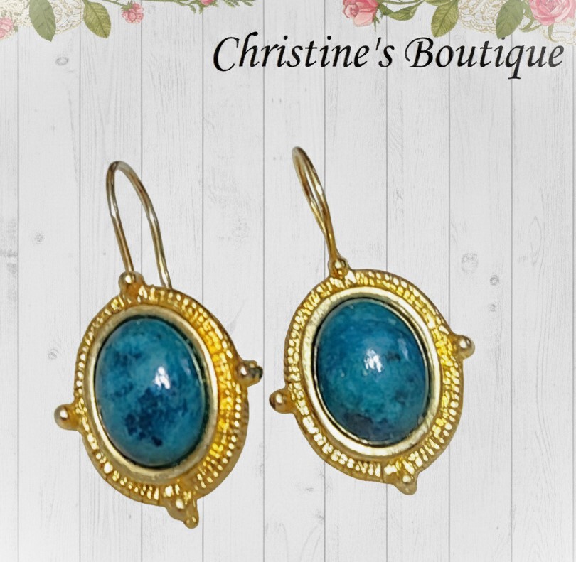 Green cabachon dangle earrings