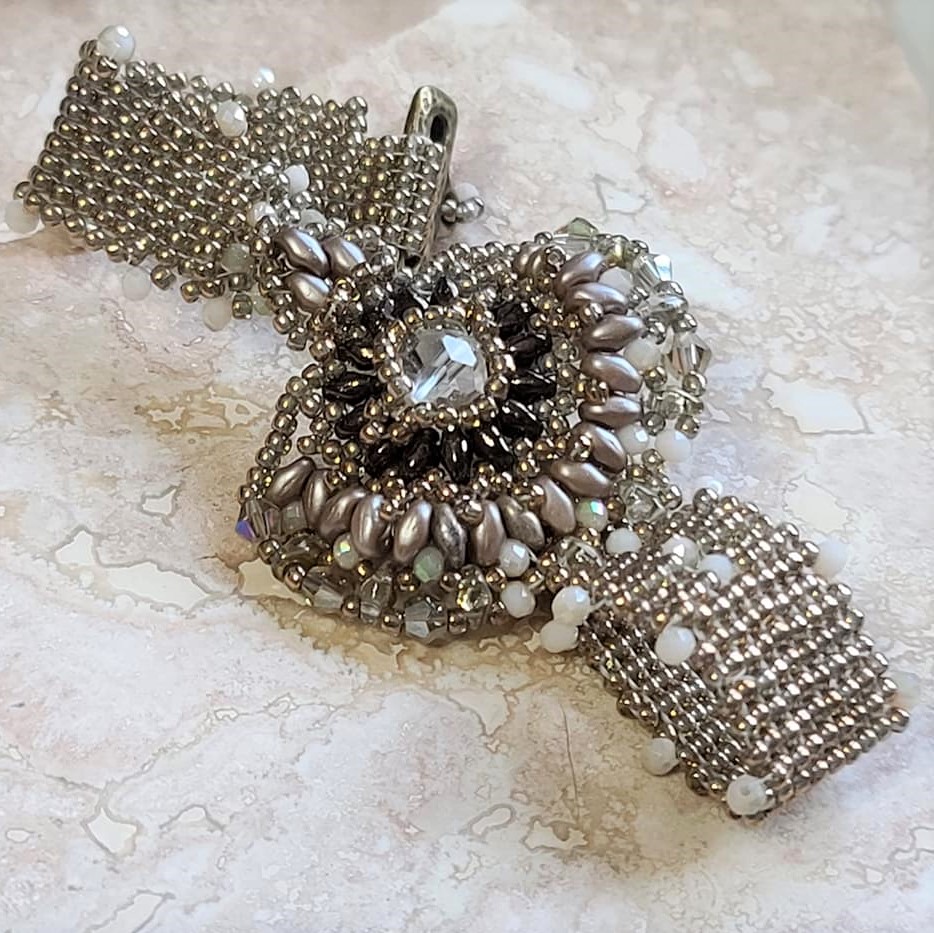 Glizty Fan Bracelet in Metallics