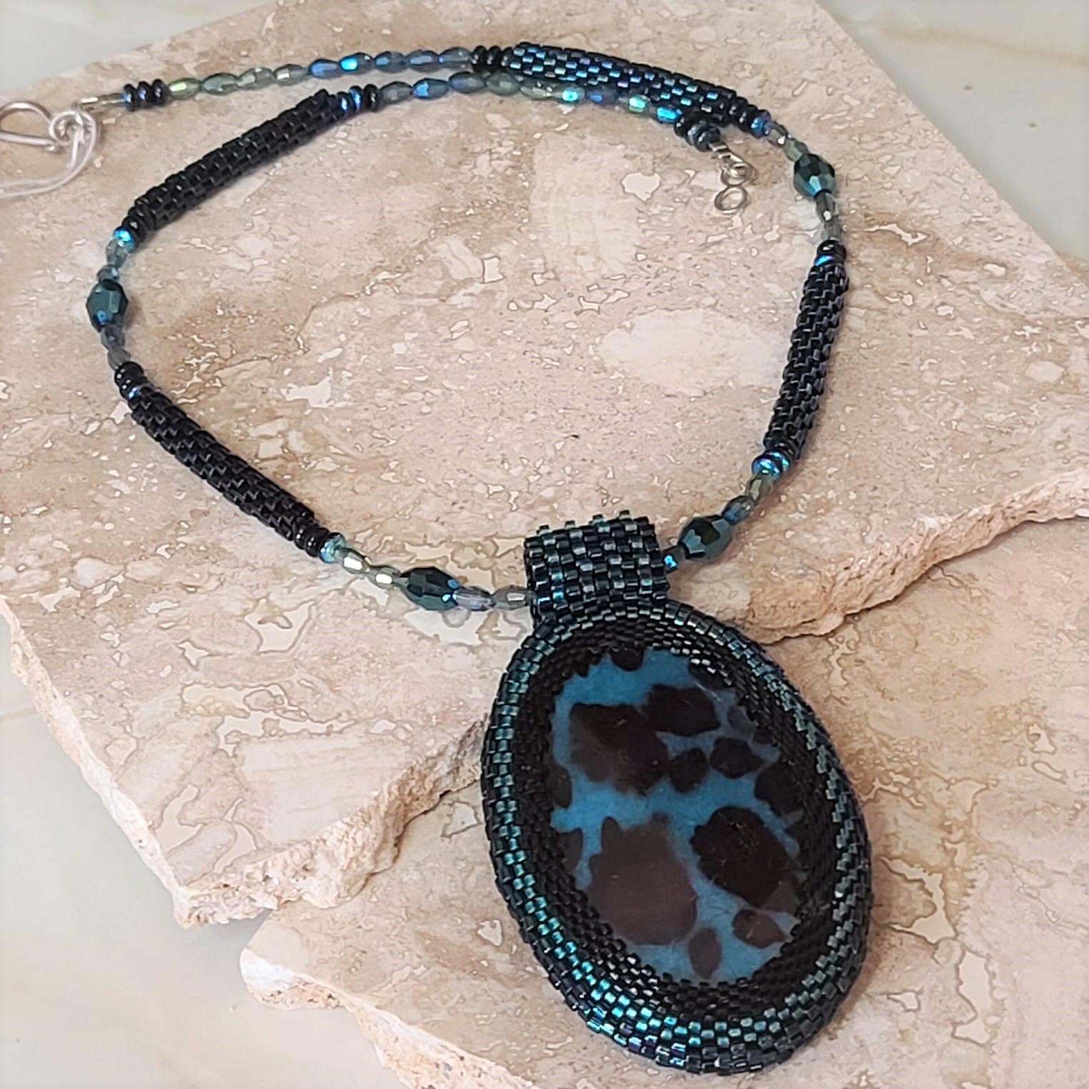 Magnesite Mineral Leopard Pendant Necklace with Peyote Sitch